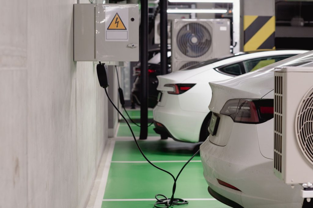 investasi gedung berfasilitas EV charger