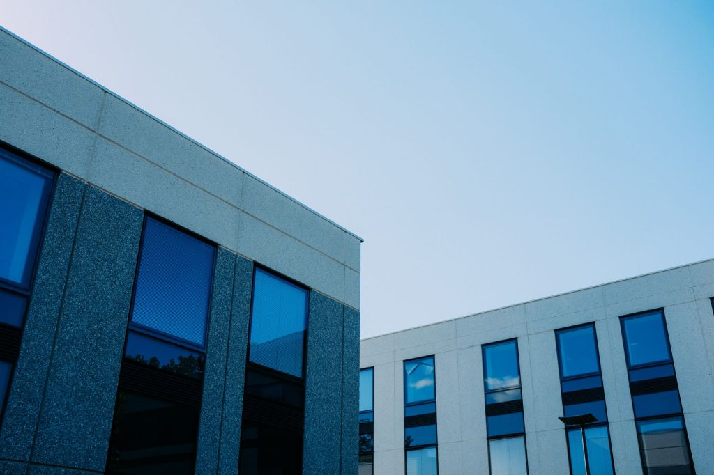 analisis sensitivitas investasi gedung