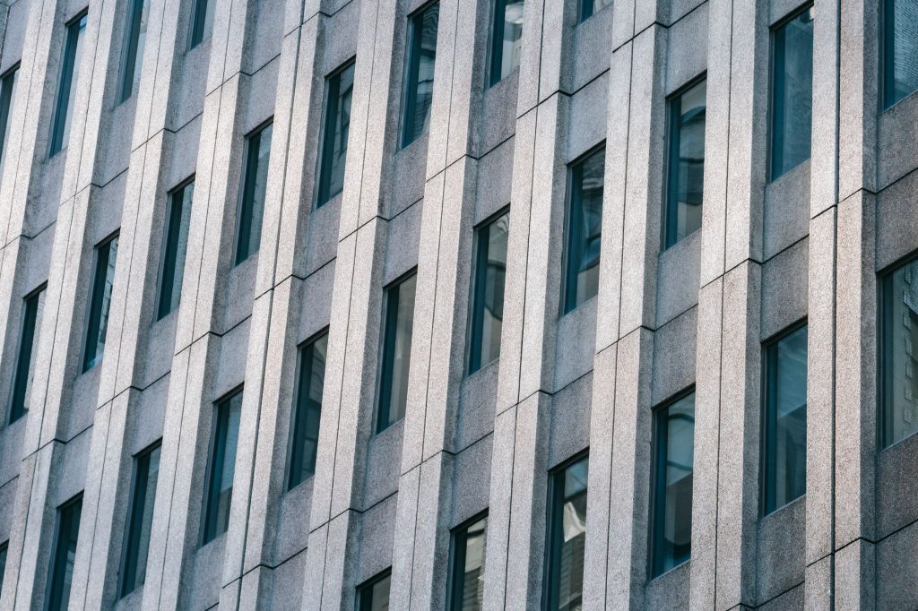investasi gedung kantor sewa tinggi